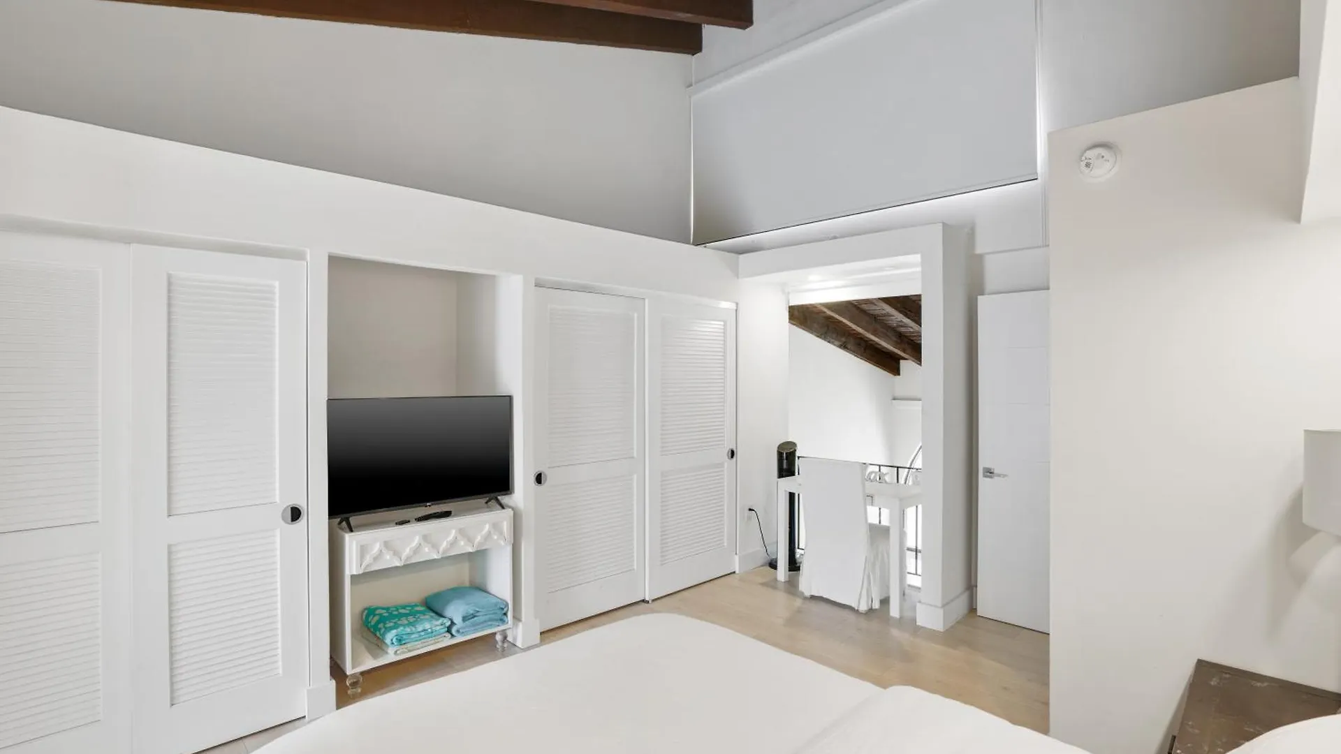 Luxury Pool At St. Unit E, Pet Friendly Villa