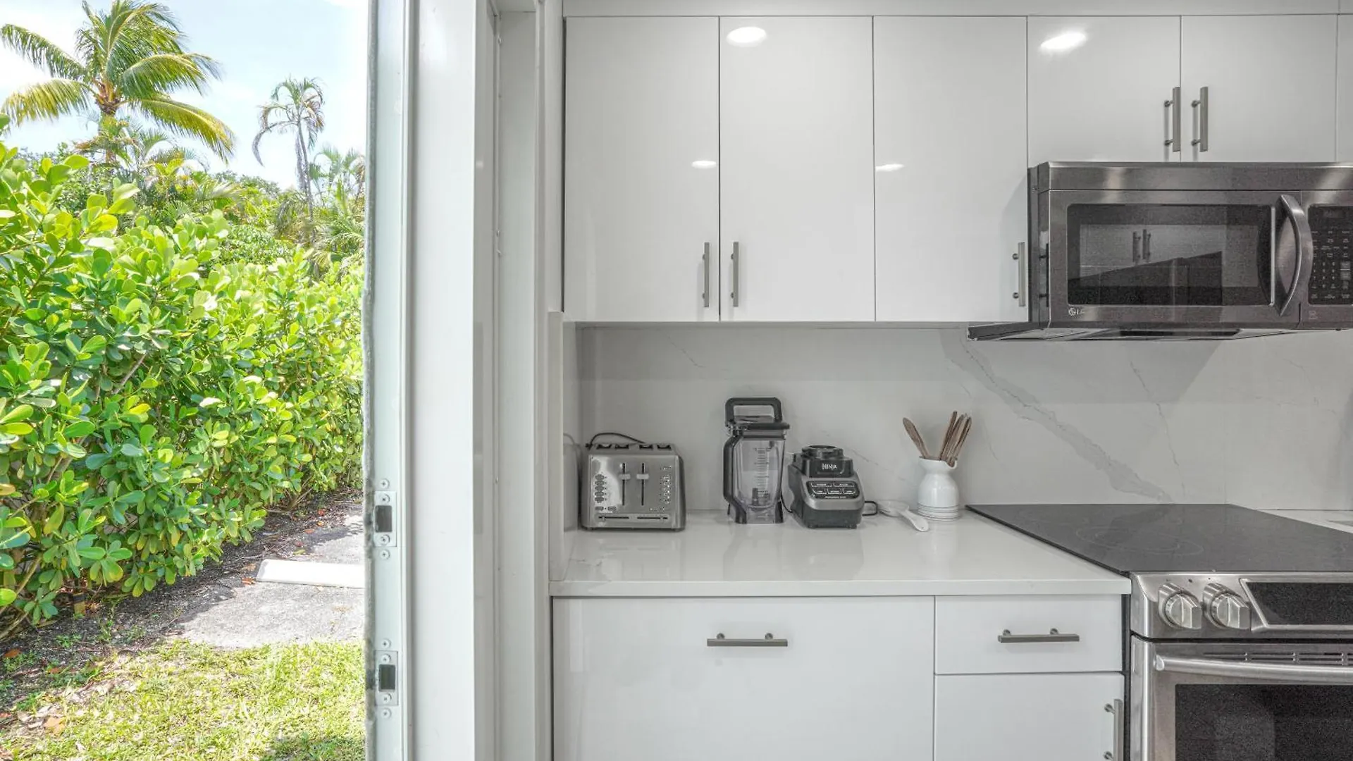 Luxury Pool At St. Unit E, Pet Friendly Villa