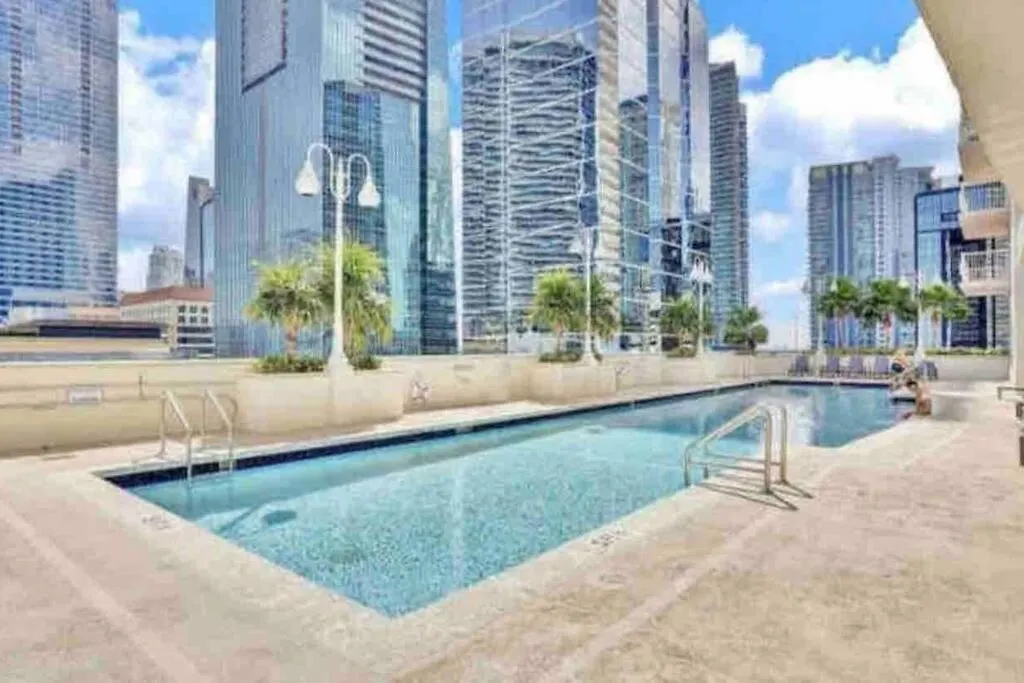 Iconic 1br Highrise Brickell-freeparking Apartment