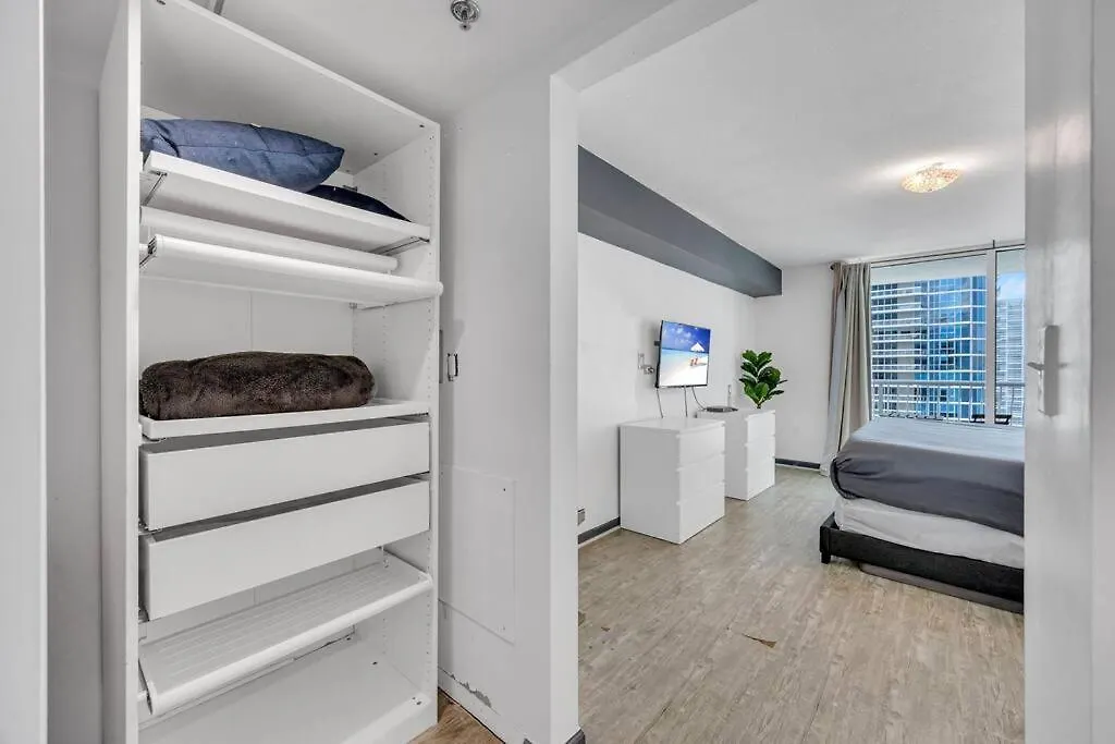 Iconic 1br Highrise Brickell-freeparking Apartmán