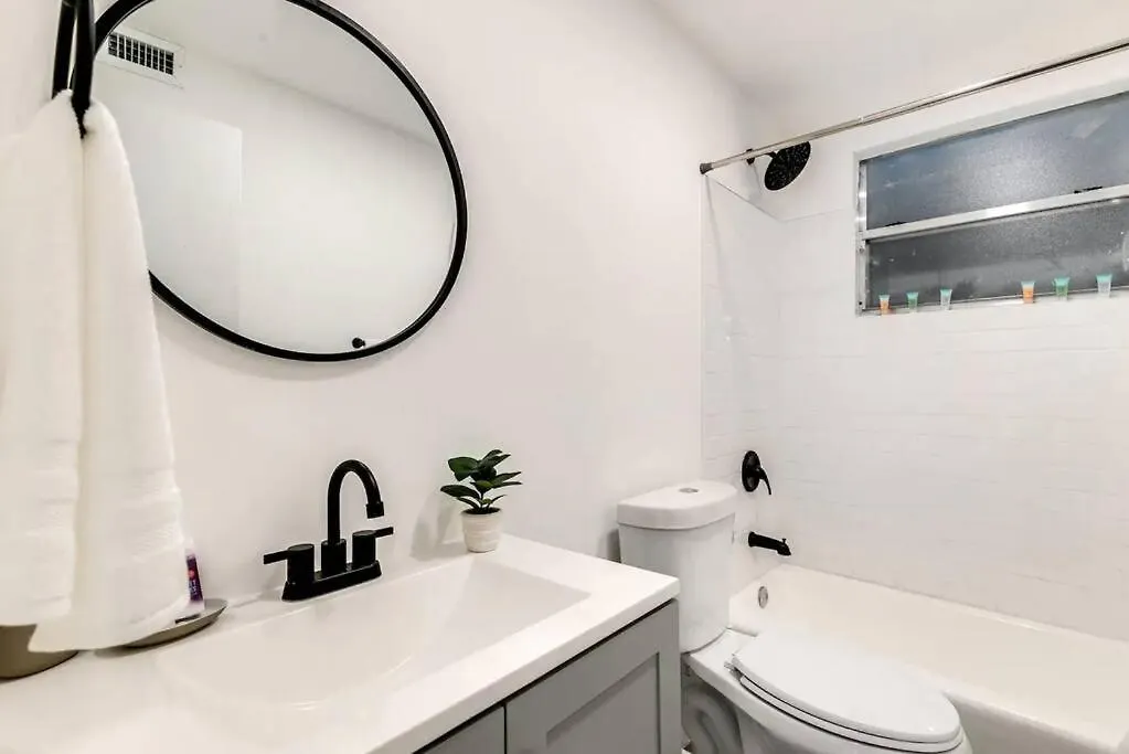 1b Next To Airport Virg 12 Apartment Miami
