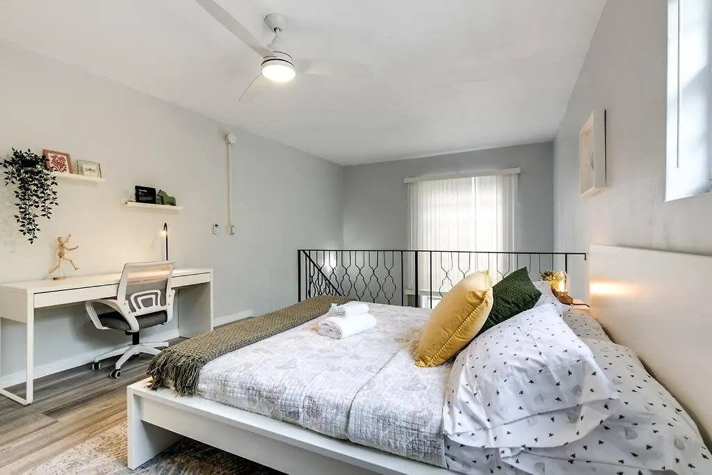 Apartment 1b Next To Airport Virg 12 *