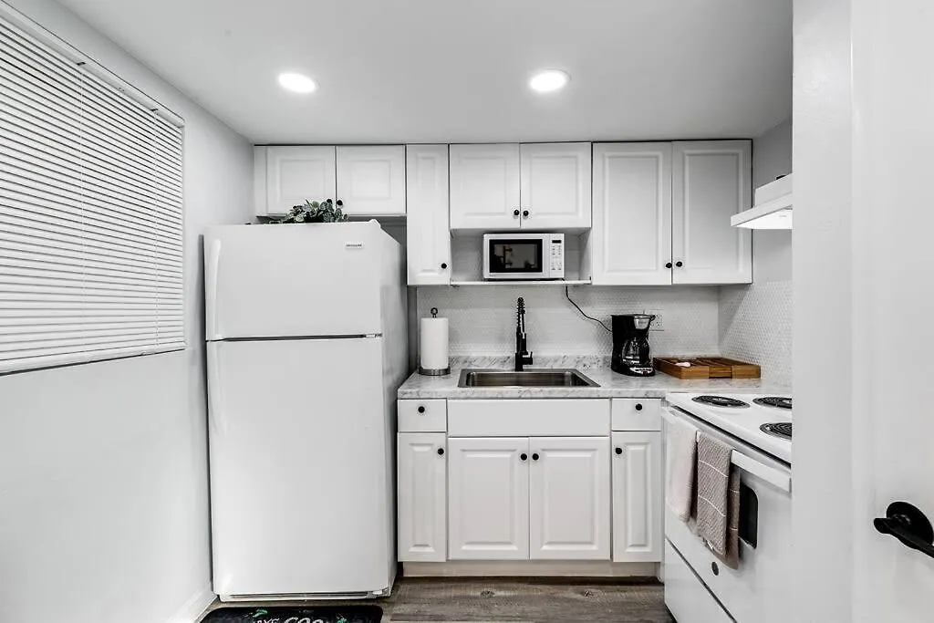 Mia Airport 1b With Desk Virg 9 Apartment
