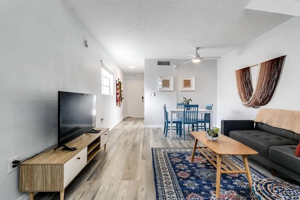 Apartment Mia Airport 1b With Desk Virg 9