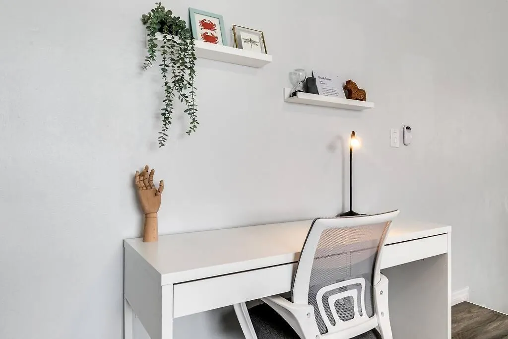 Mia Airport 1b With Desk Virg 9 Apartment