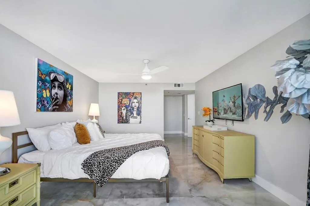 First Class! - Crystal Clear Water Views! Apartment Miami