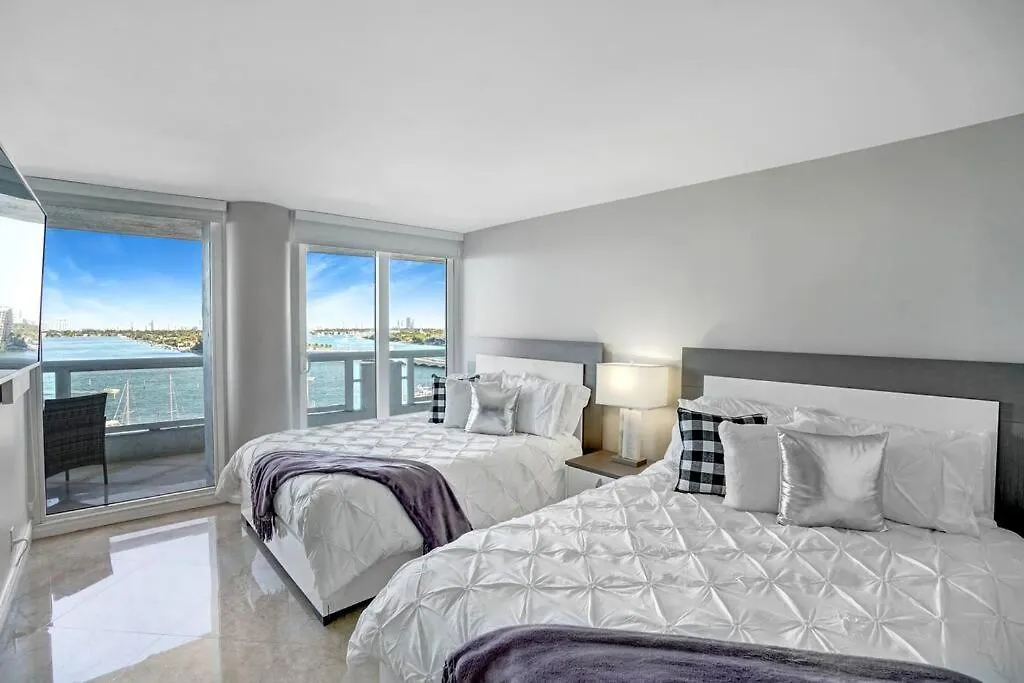 Only In My Dreams! Direct Water View Luxury Apartman *