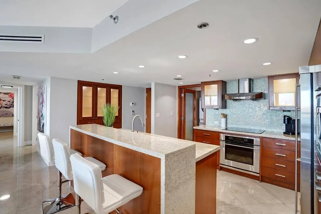 Only In My Dreams! Direct Water View Luxury Apartman *
