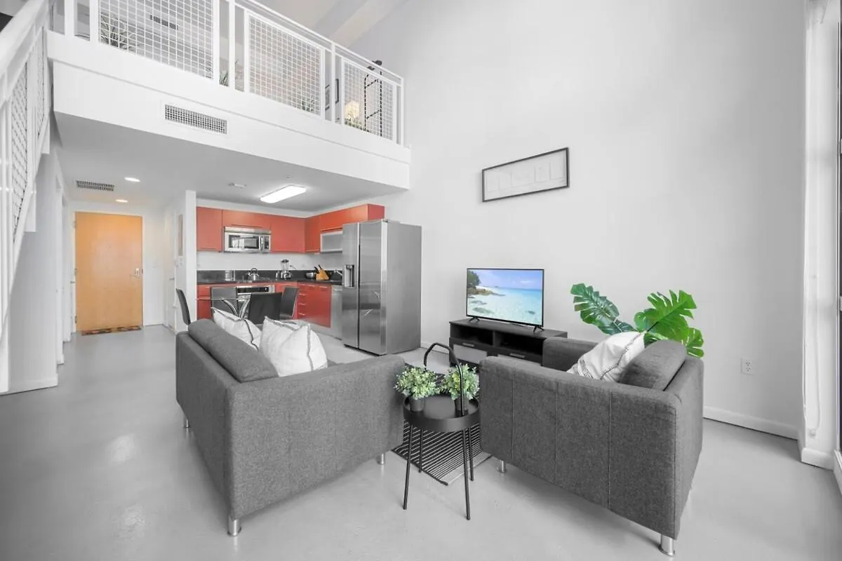 Apartment Luxury Living In Downtown *