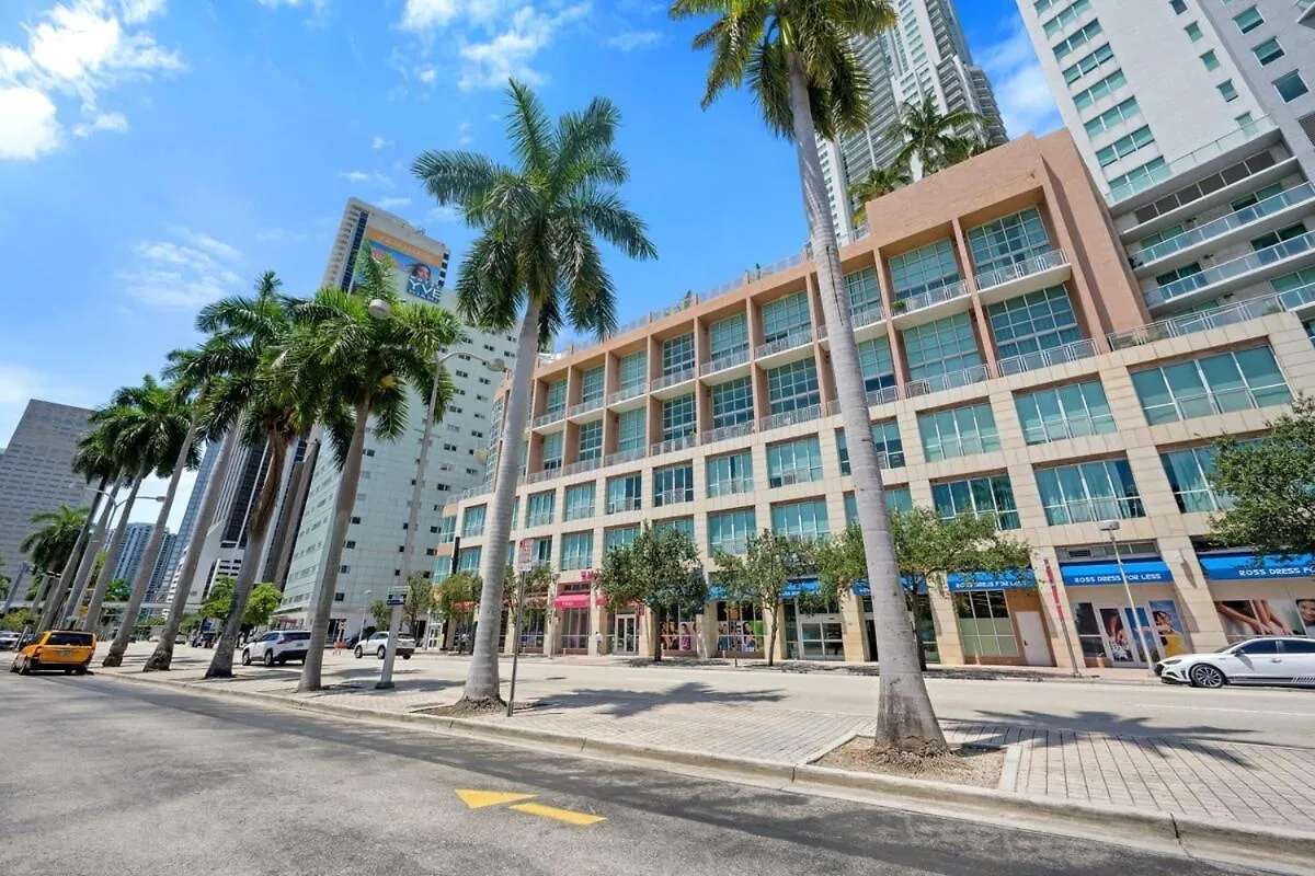 Luxury Living In Downtown Apartment *