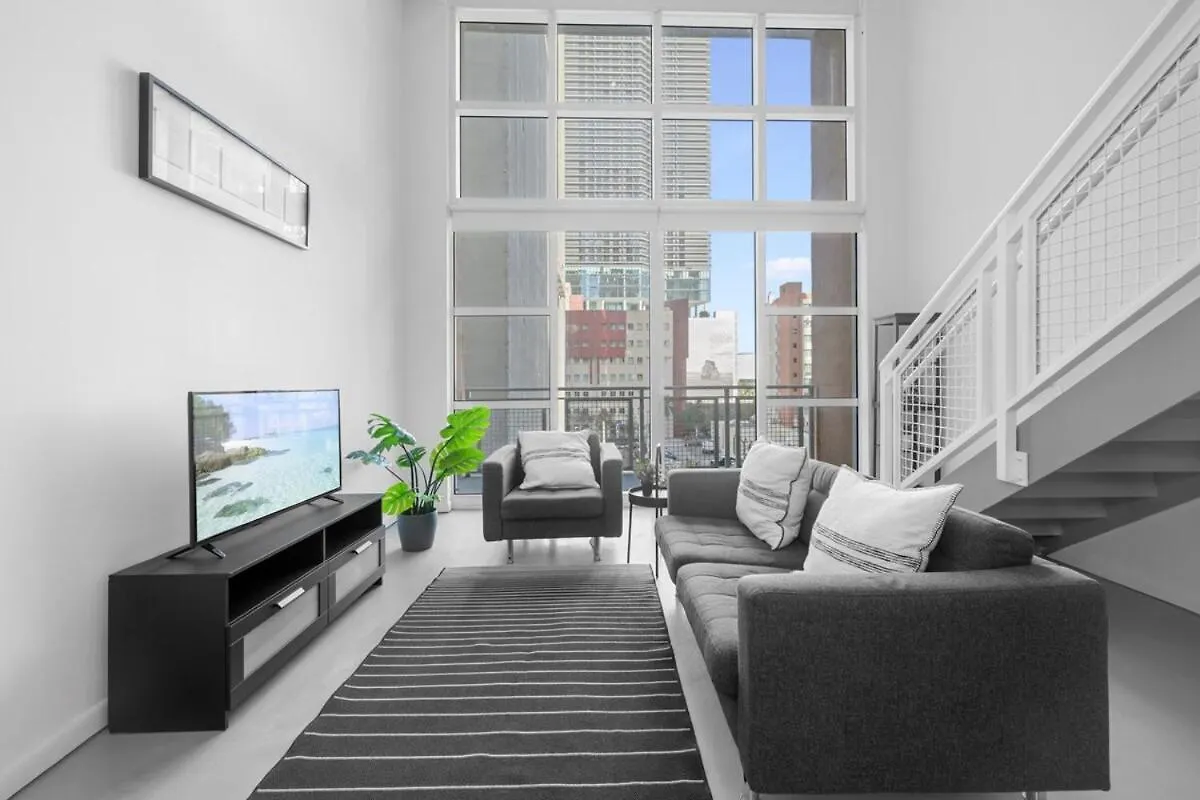 Apartment Luxury Living In Downtown *