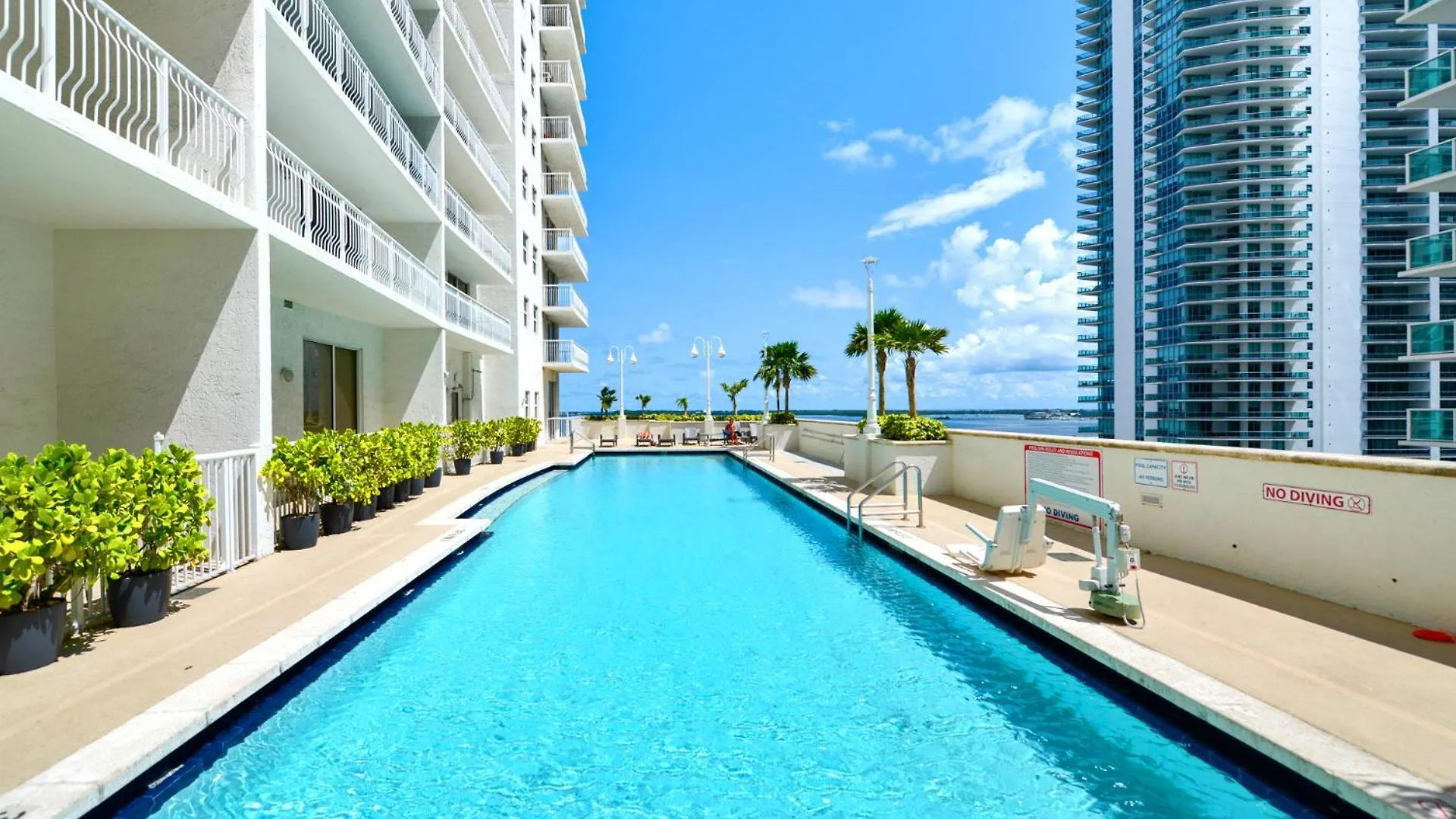 Sky High Living With Incredible Views Apartment