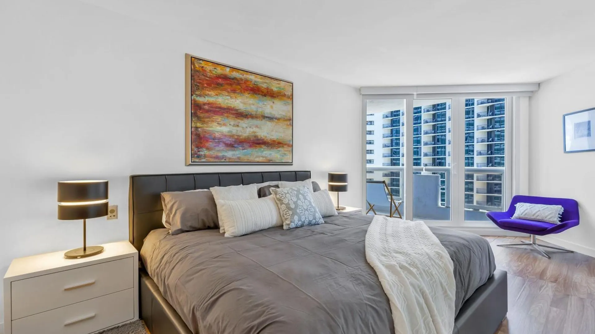 4 Bedroom With Stunning Balcony View *