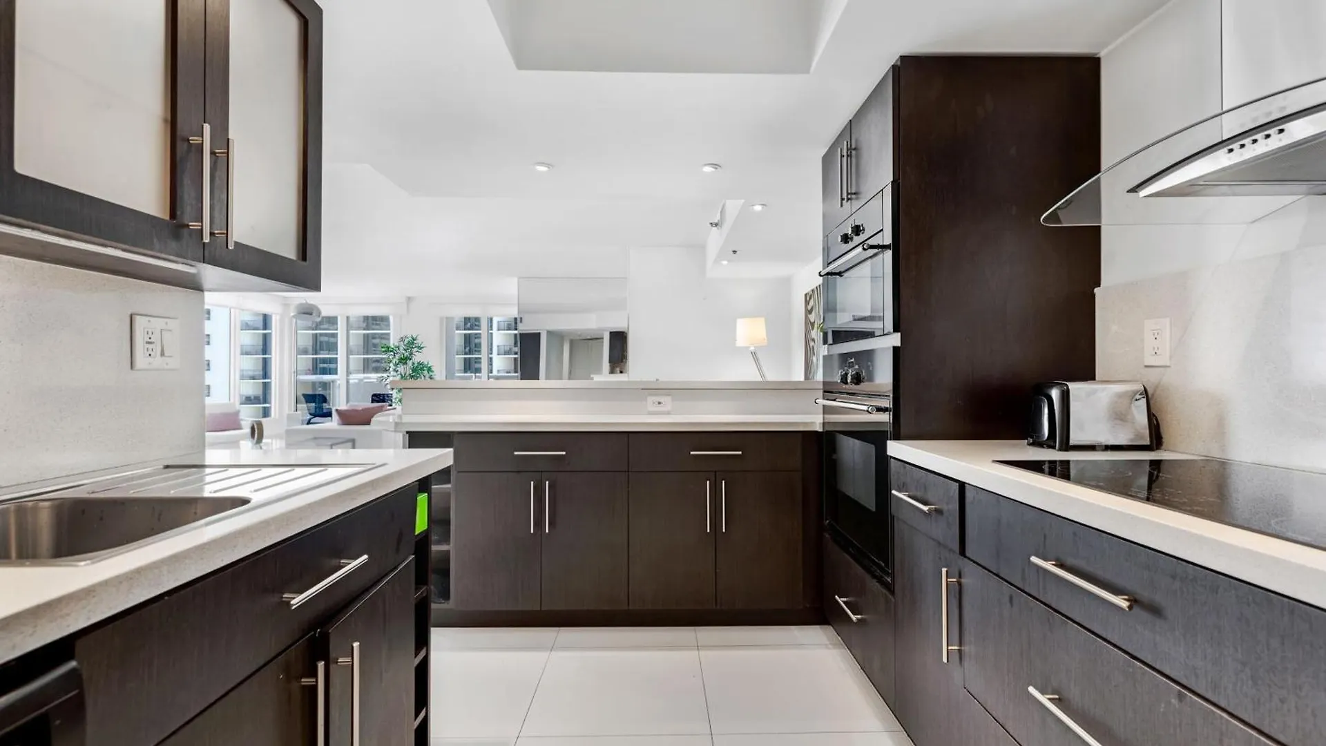 4 Bedroom With Stunning Balcony View * Miami