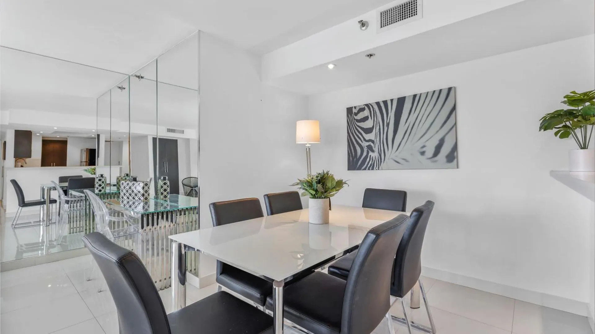 4 Bedroom With Stunning Balcony View Apartment