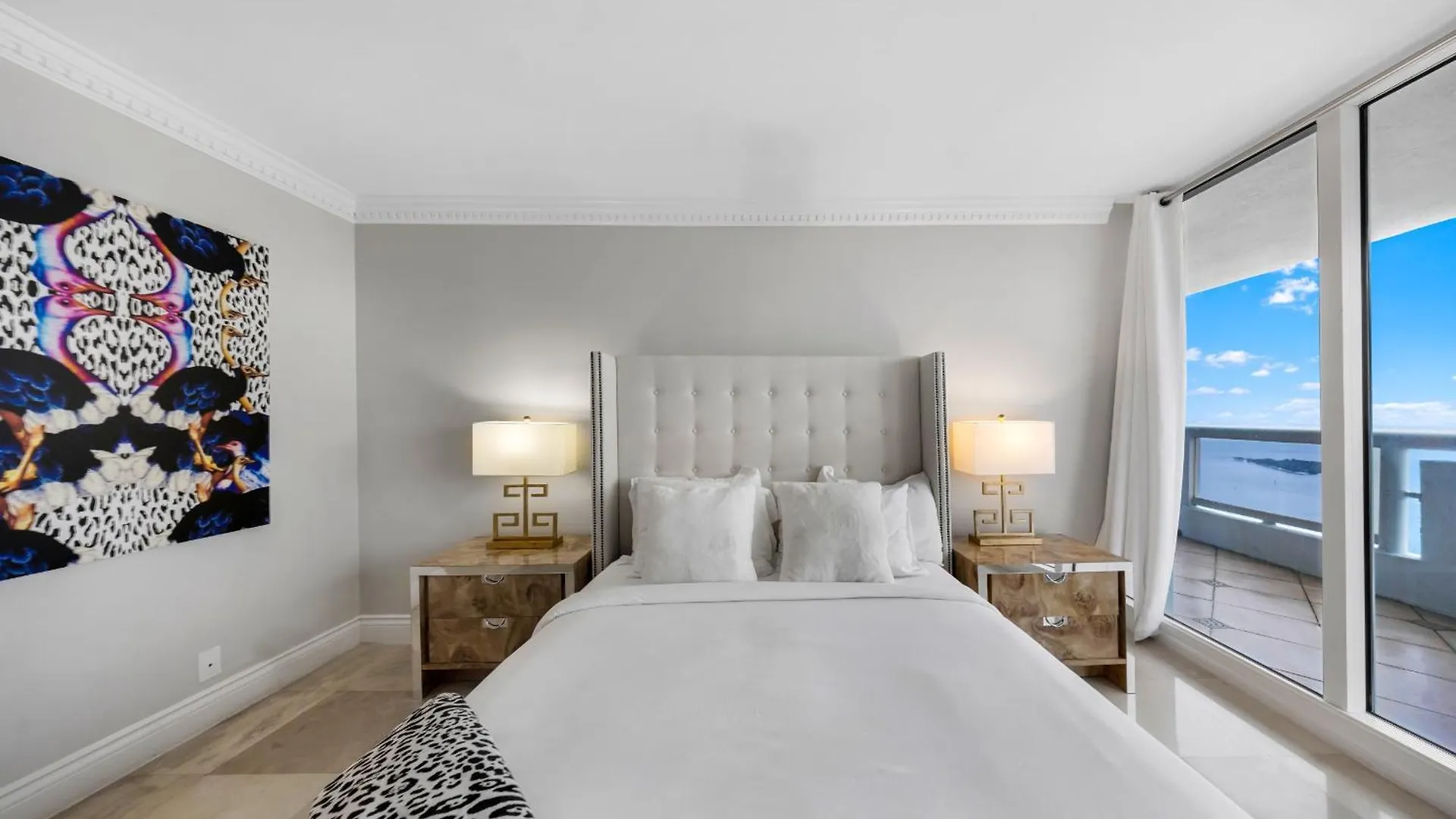 Apartment 4 Bedroom With Stunning Balcony View Miami