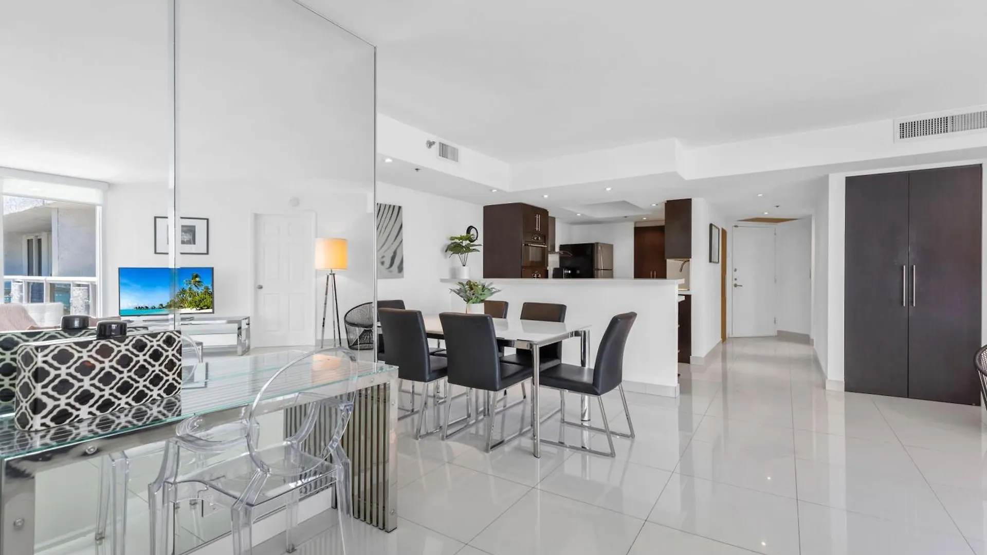 4 Bedroom With Stunning Balcony View