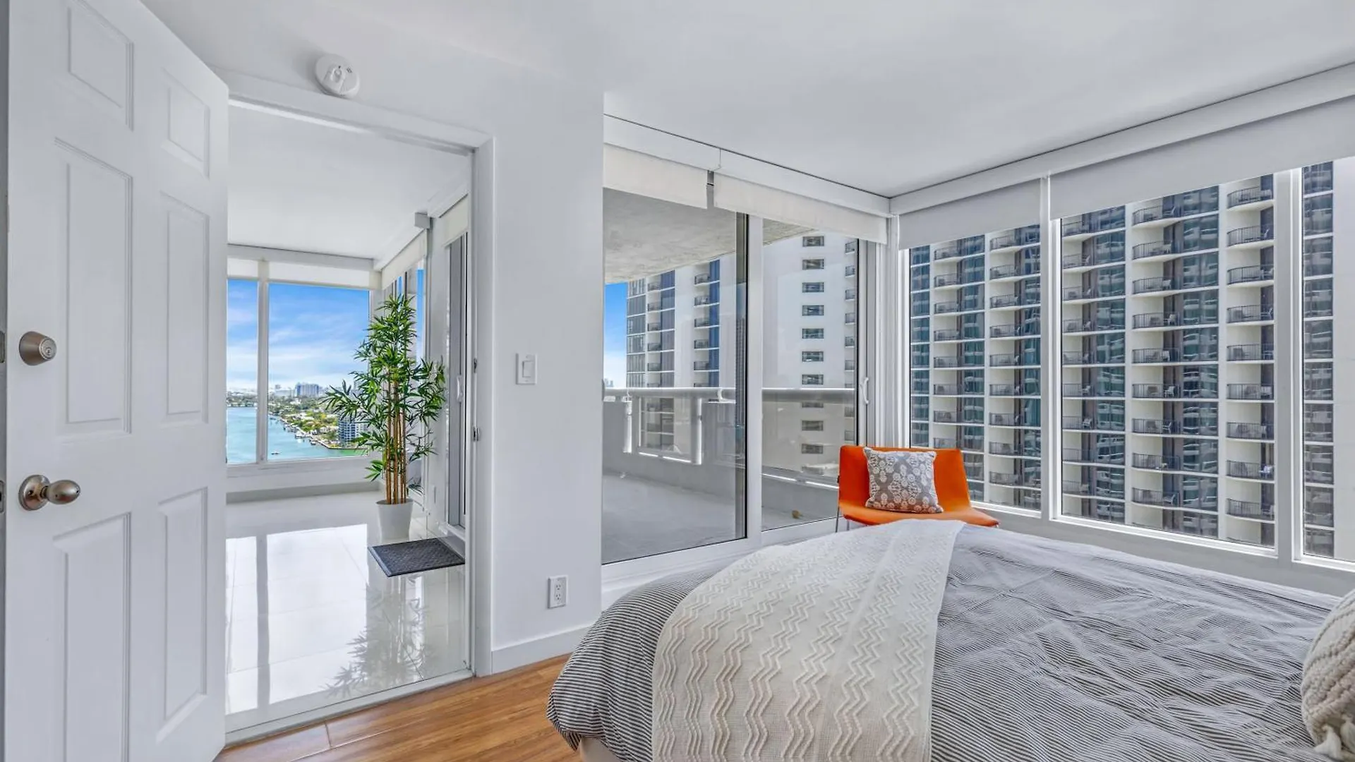 4 Bedroom With Stunning Balcony View *