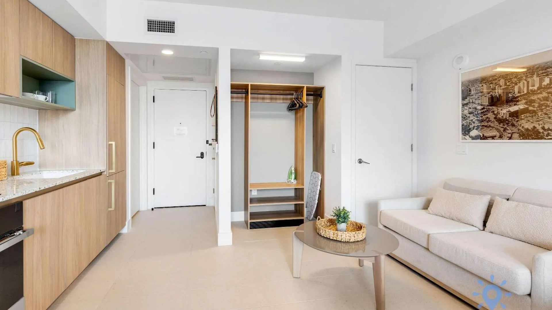 Stylish -amenities & Pool