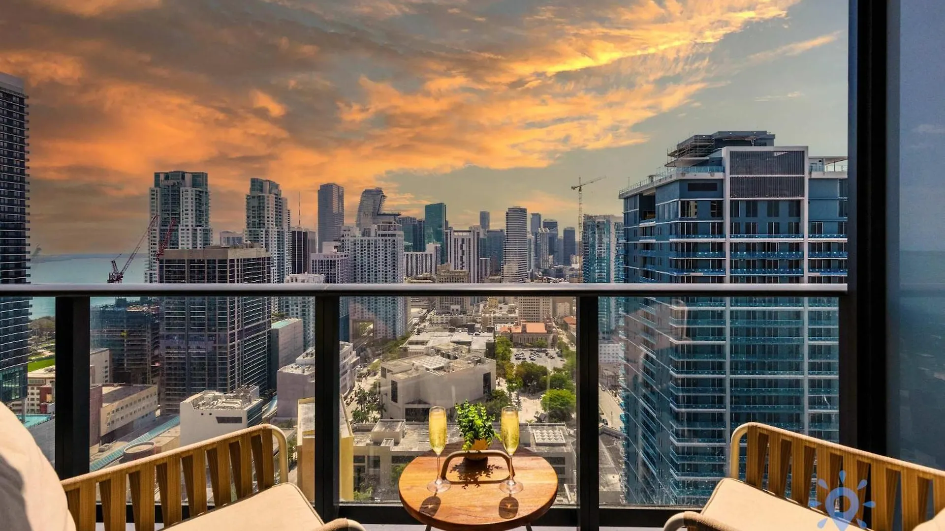 Stylish -amenities & Pool Apartment Miami