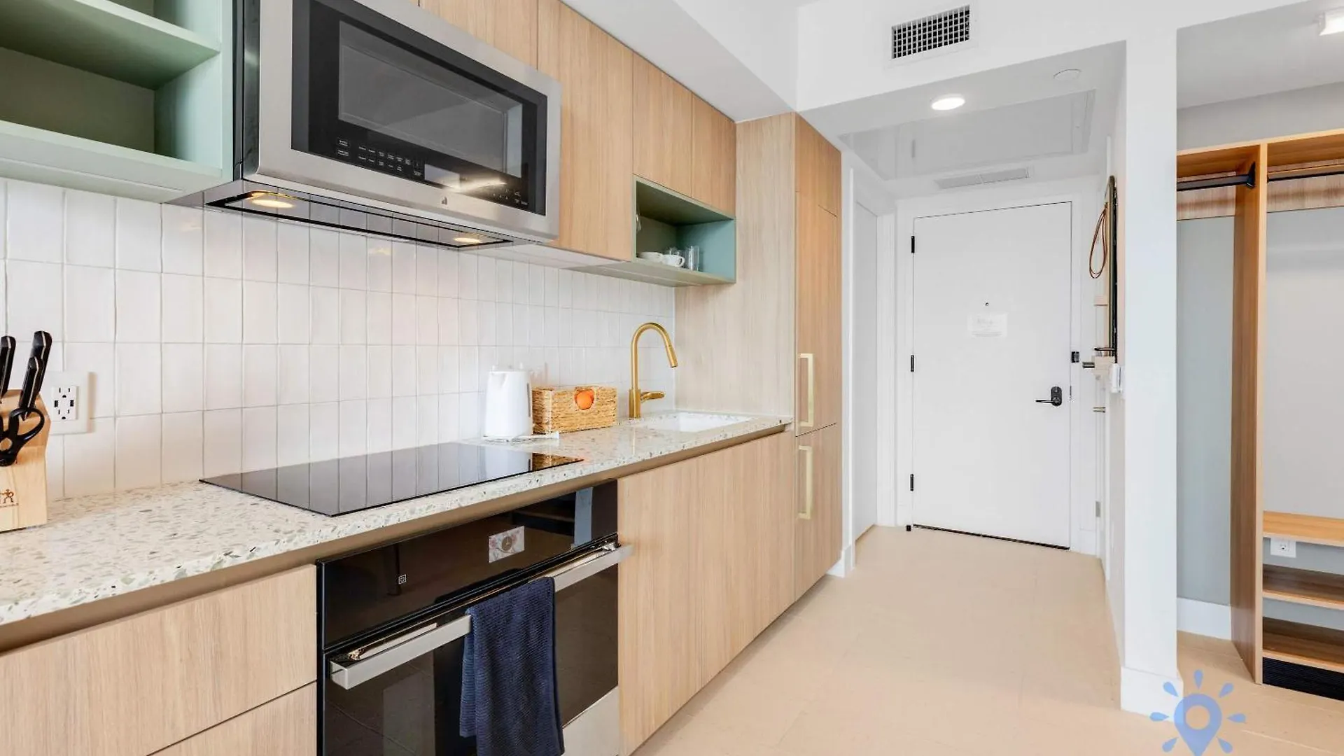 Stylish -amenities & Pool *