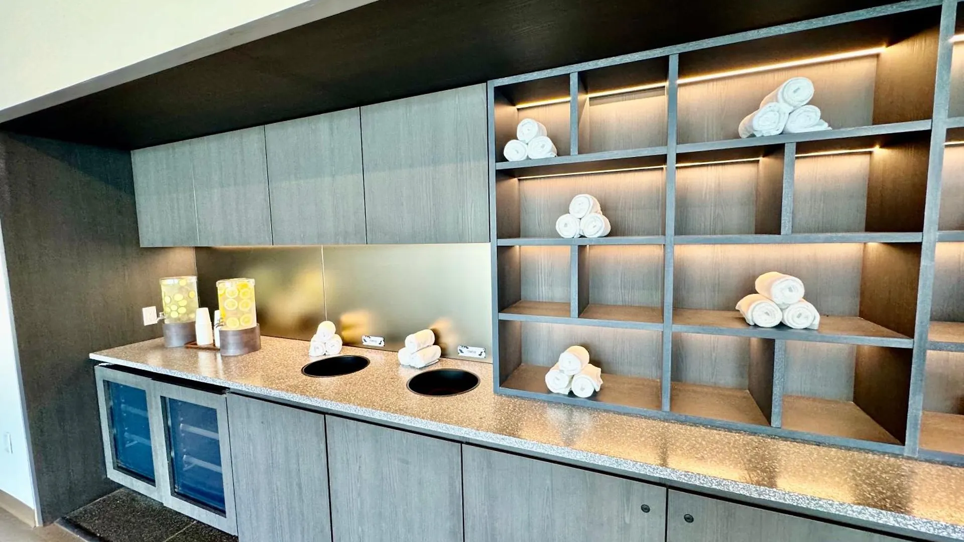 New 2bd 2 Bath Lux Penthouse And Bay View Apartment