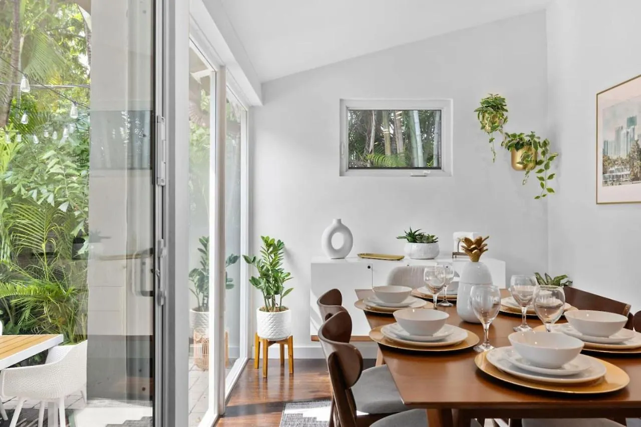 Holiday home Hidden Garden By Tilahstays *