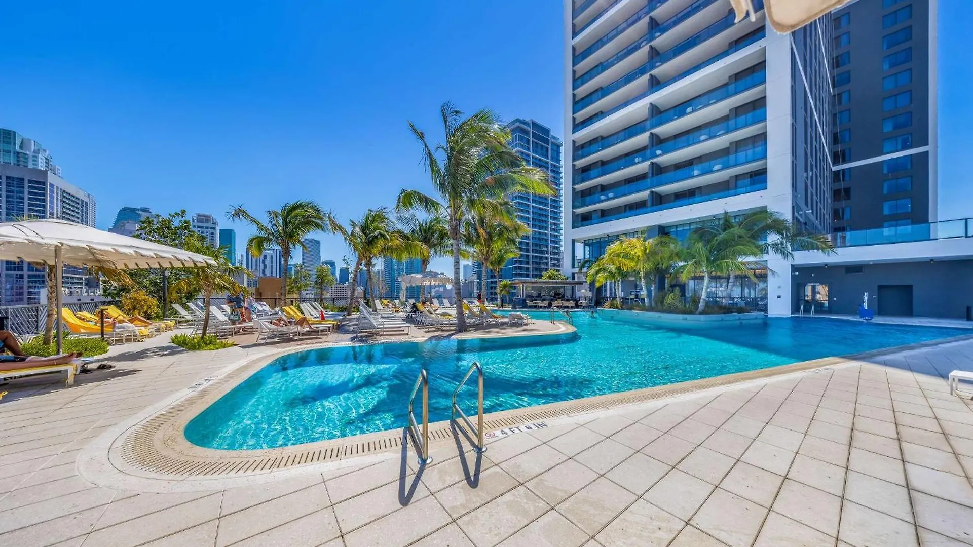 Modern In Downtown With Stunning Views *