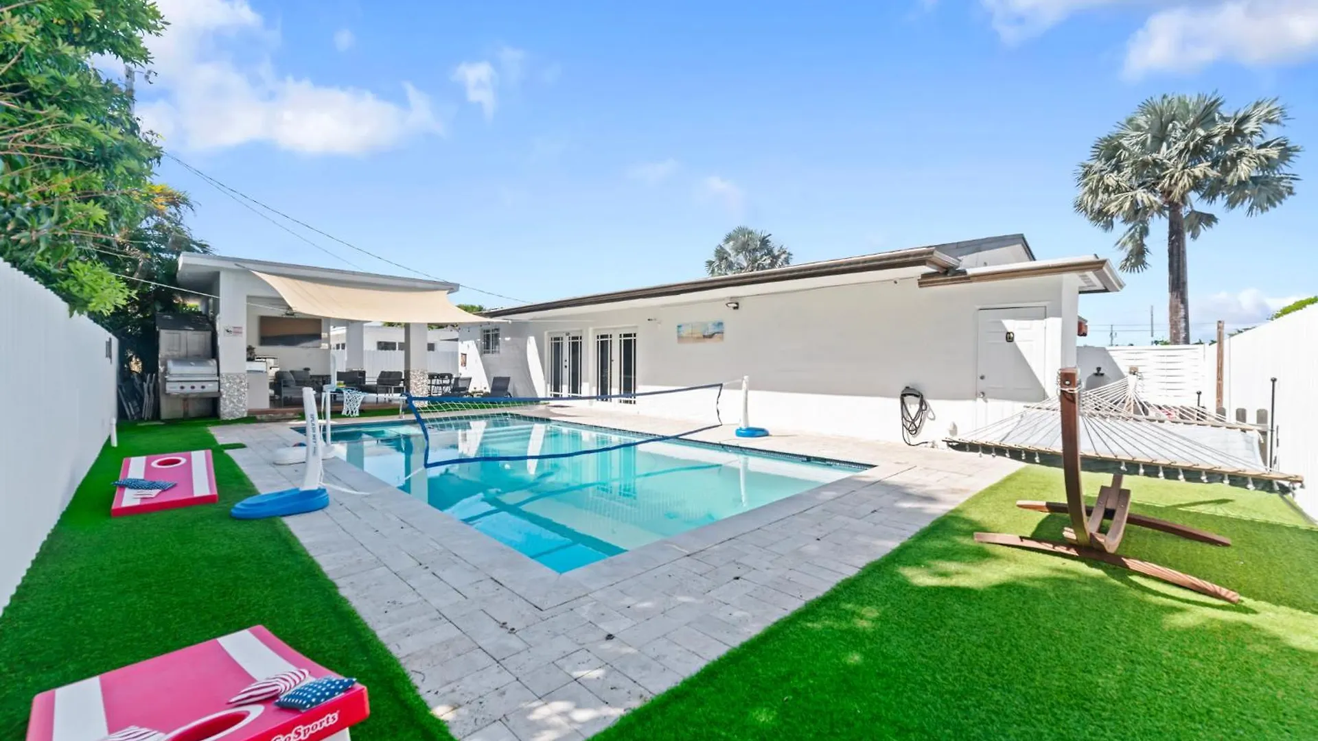 Perfect Location House In Pool & Jacuzzi L43 Holiday home *