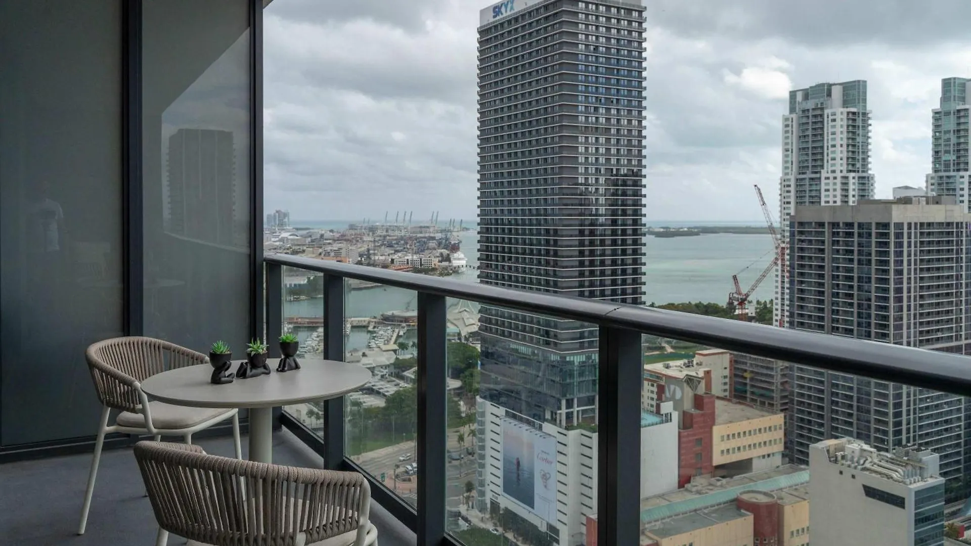 Rumrunner Downtown Pool Gym Full Service Tower * Miami