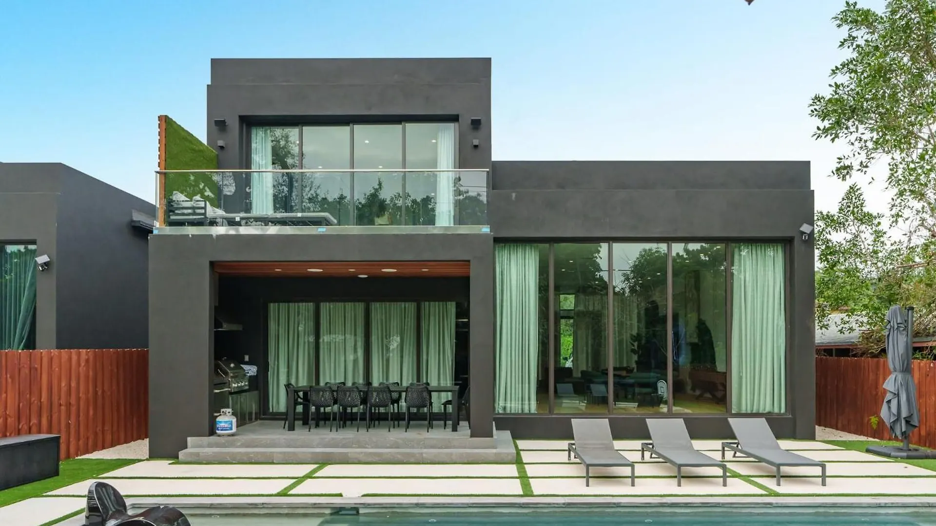 Modern Build Heated Pool Huge Open Concept Holiday home Miami