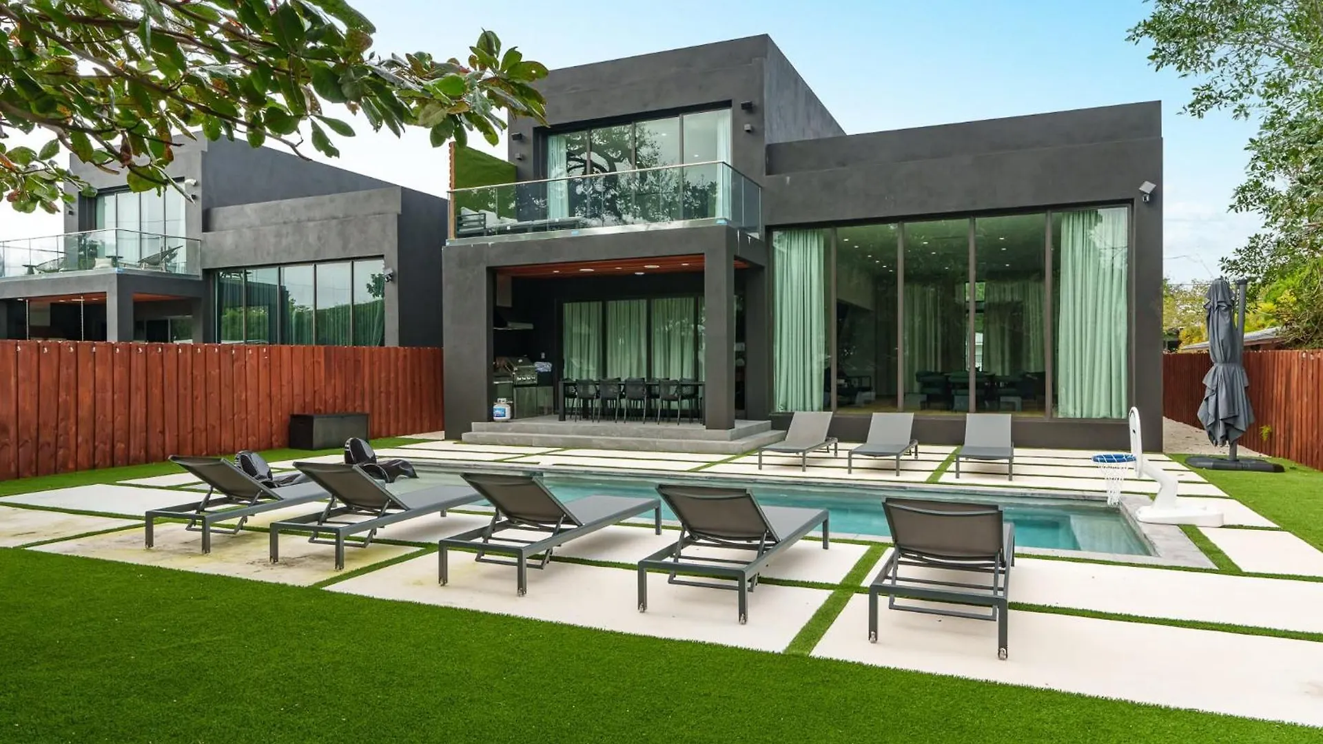 Holiday home Modern Build Heated Pool Huge Open Concept Miami