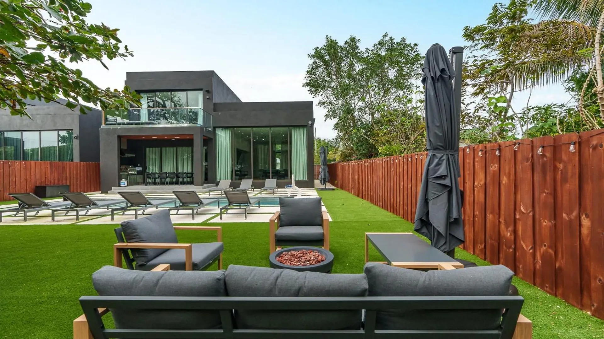 Holiday home Modern Build Heated Pool Huge Open Concept Miami