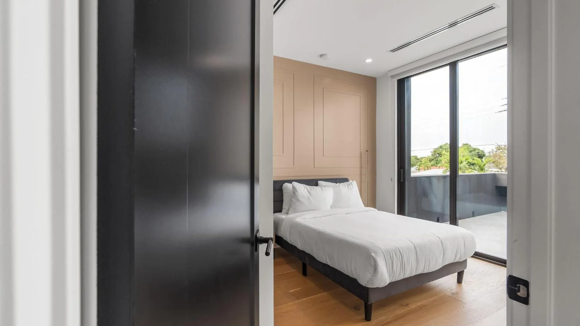 Modern Build Heated Pool Huge Open Concept بيت للعطل