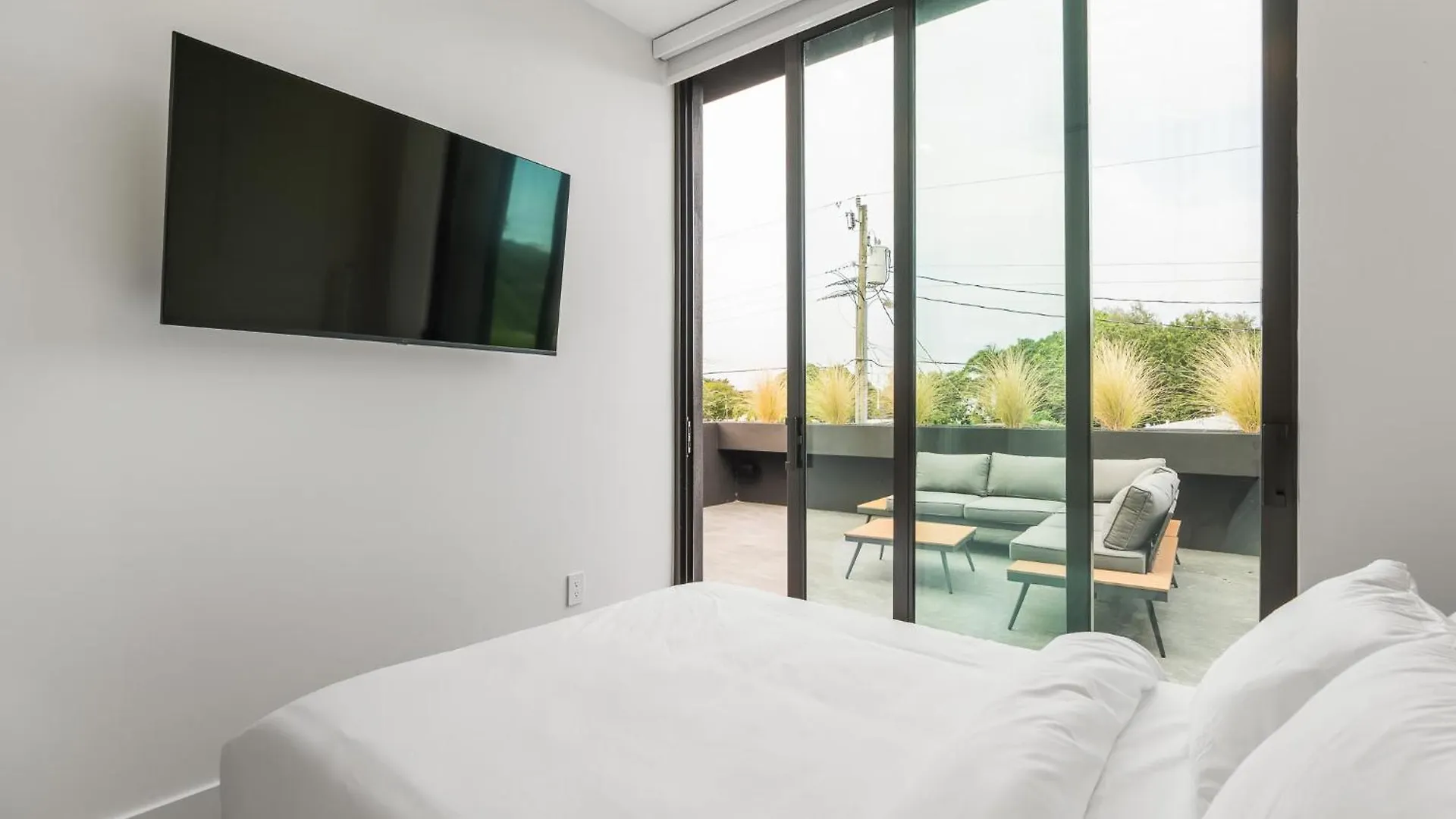 Modern Build Heated Pool Huge Open Concept Miami