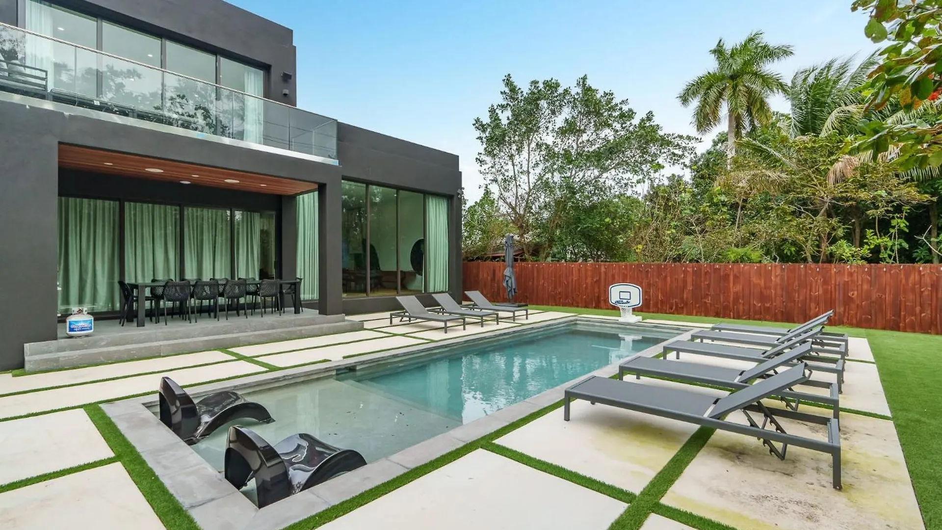 Holiday home Modern Build Heated Pool Huge Open Concept Miami