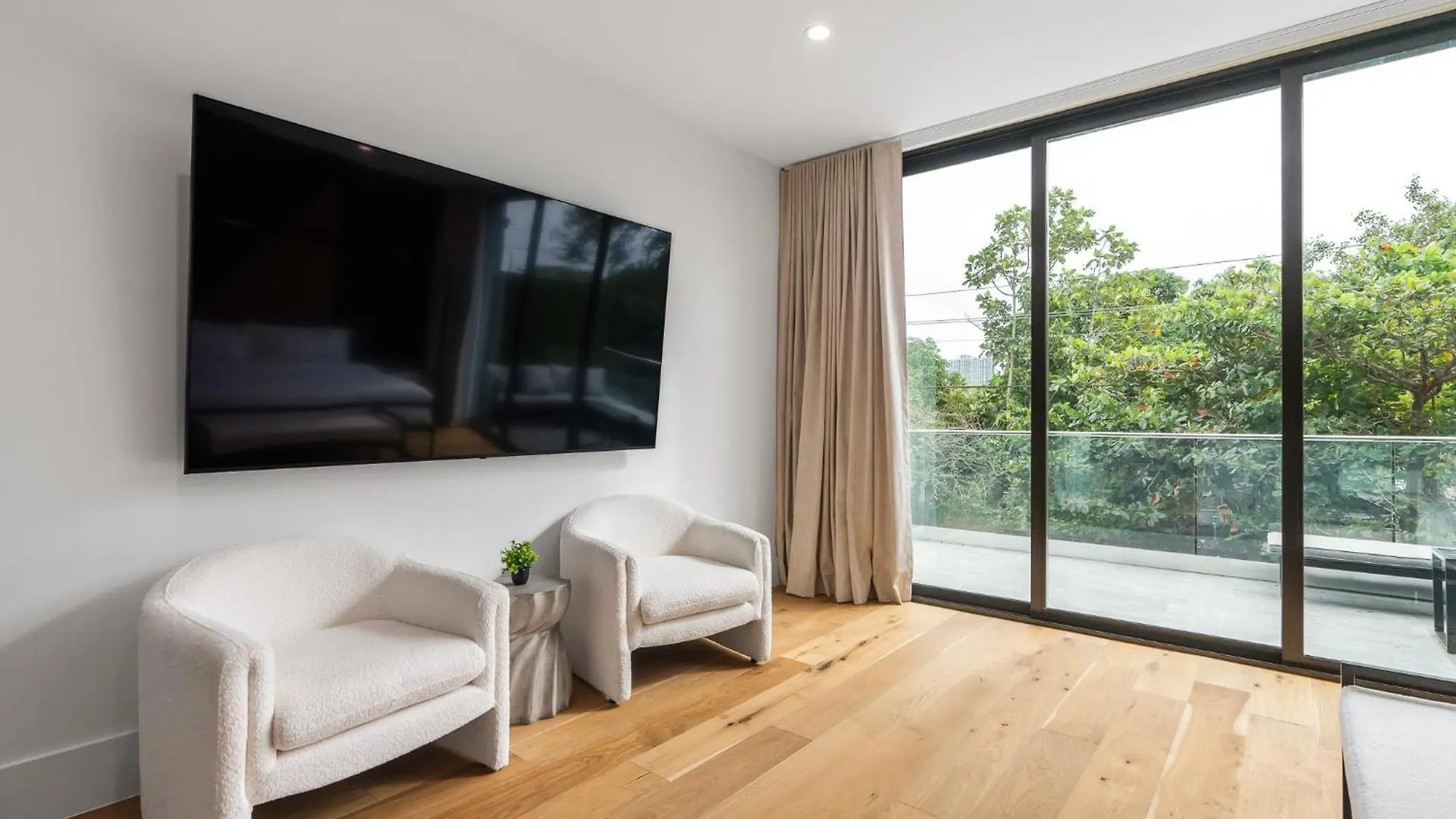 Modern Build Heated Pool Huge Open Concept Holiday home Miami