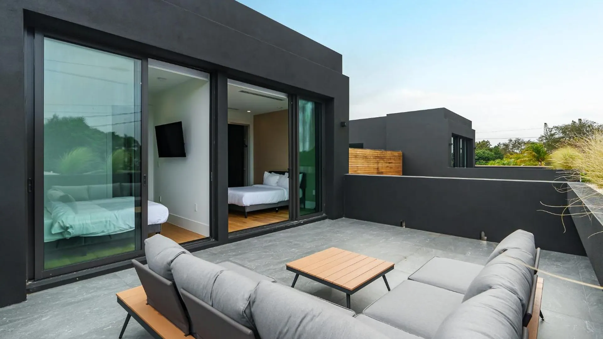 Modern Build Heated Pool Huge Open Concept *