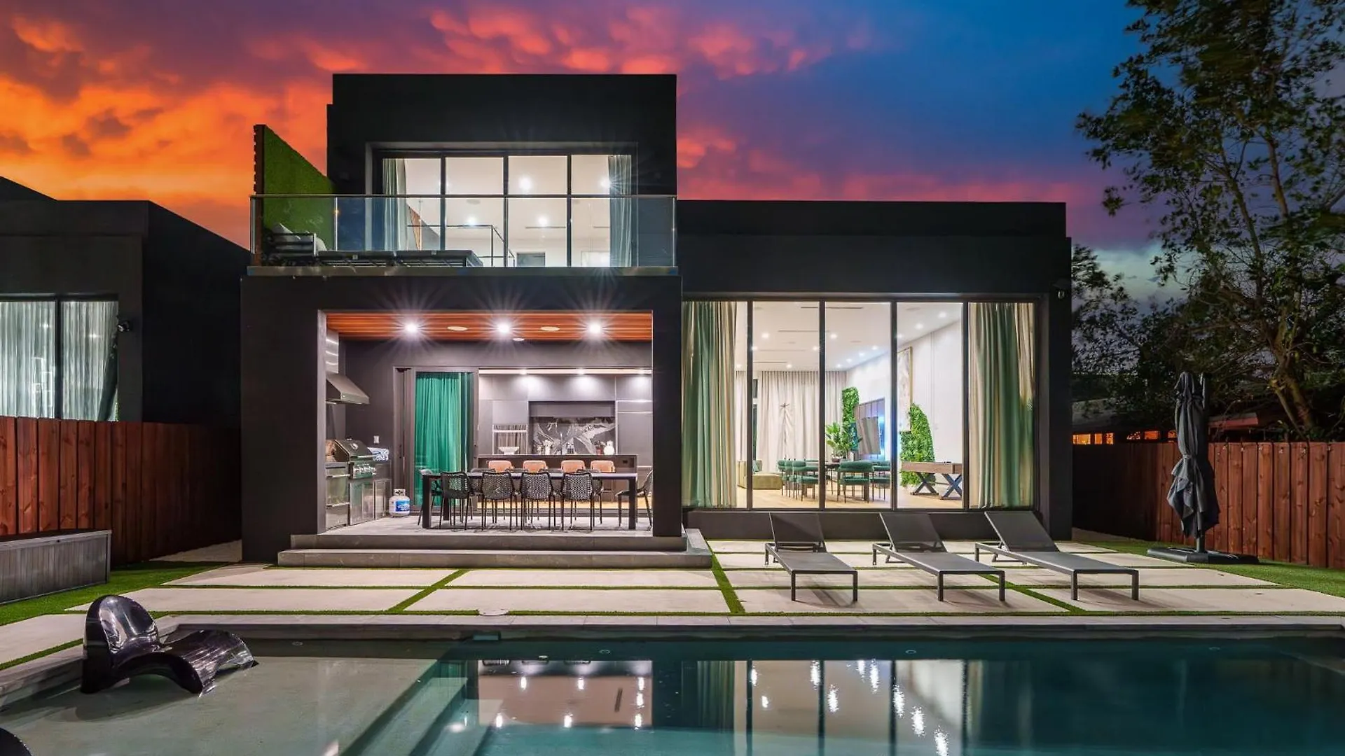 Modern Build Heated Pool Huge Open Concept Holiday home Miami