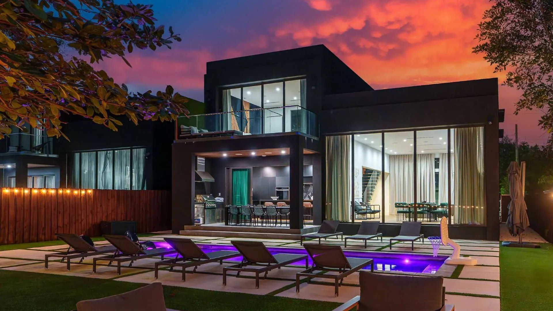 Modern Build Heated Pool Huge Open Concept Holiday home