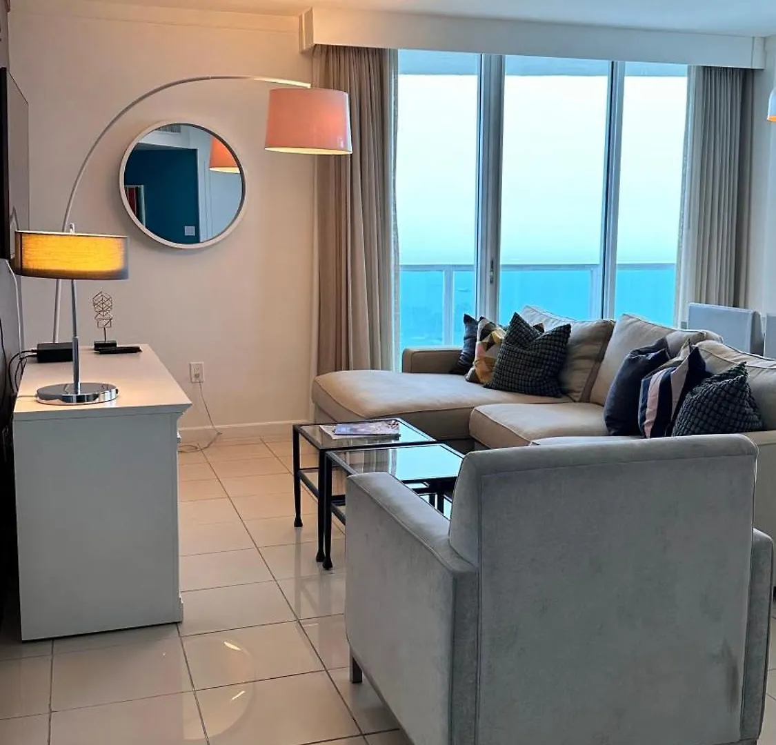 Breathtaking Direct Bay Views 2 Bedroom With Parking Apartment *