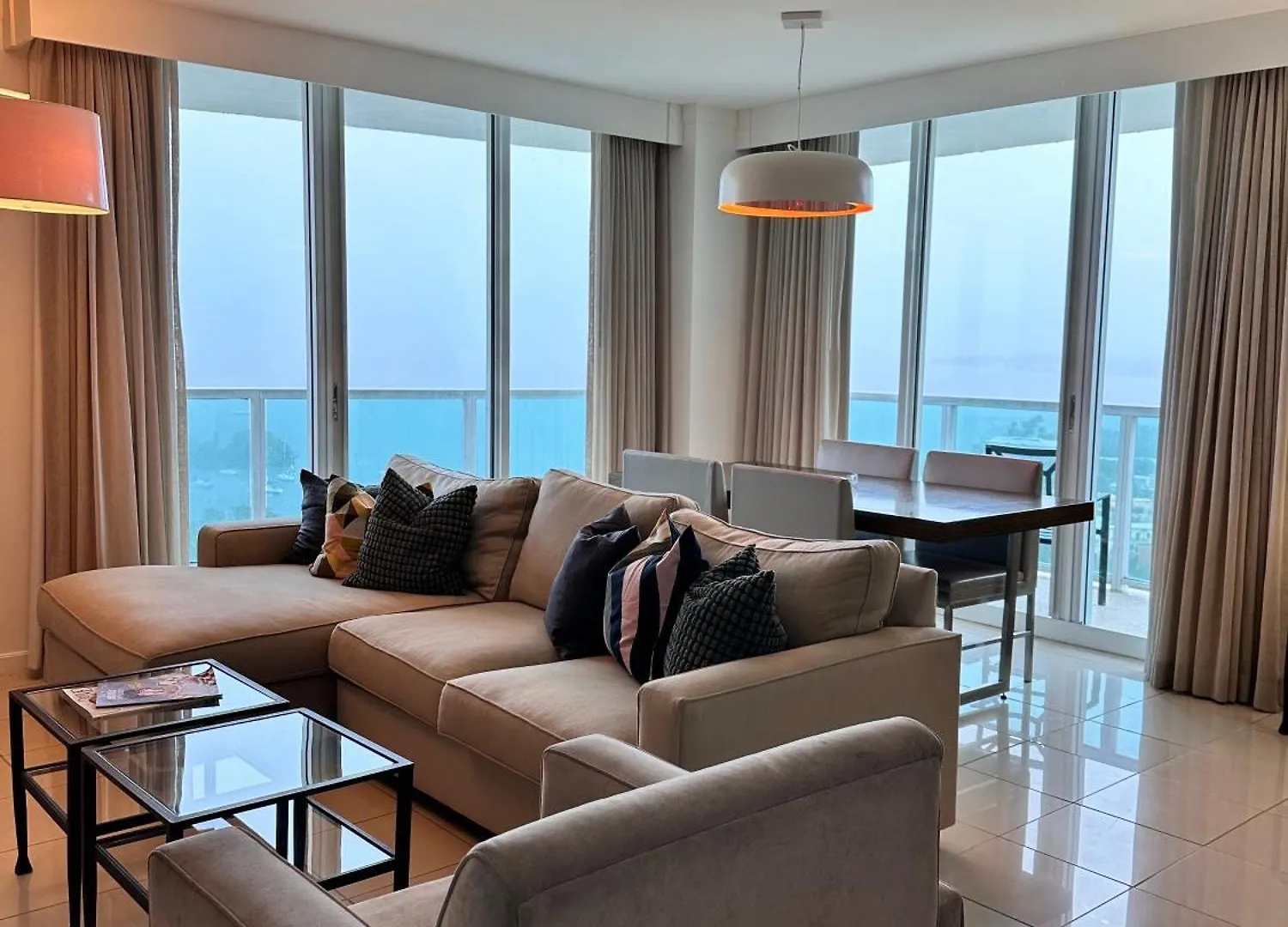 Apartment Breathtaking Direct Bay Views 2 Bedroom With Parking *