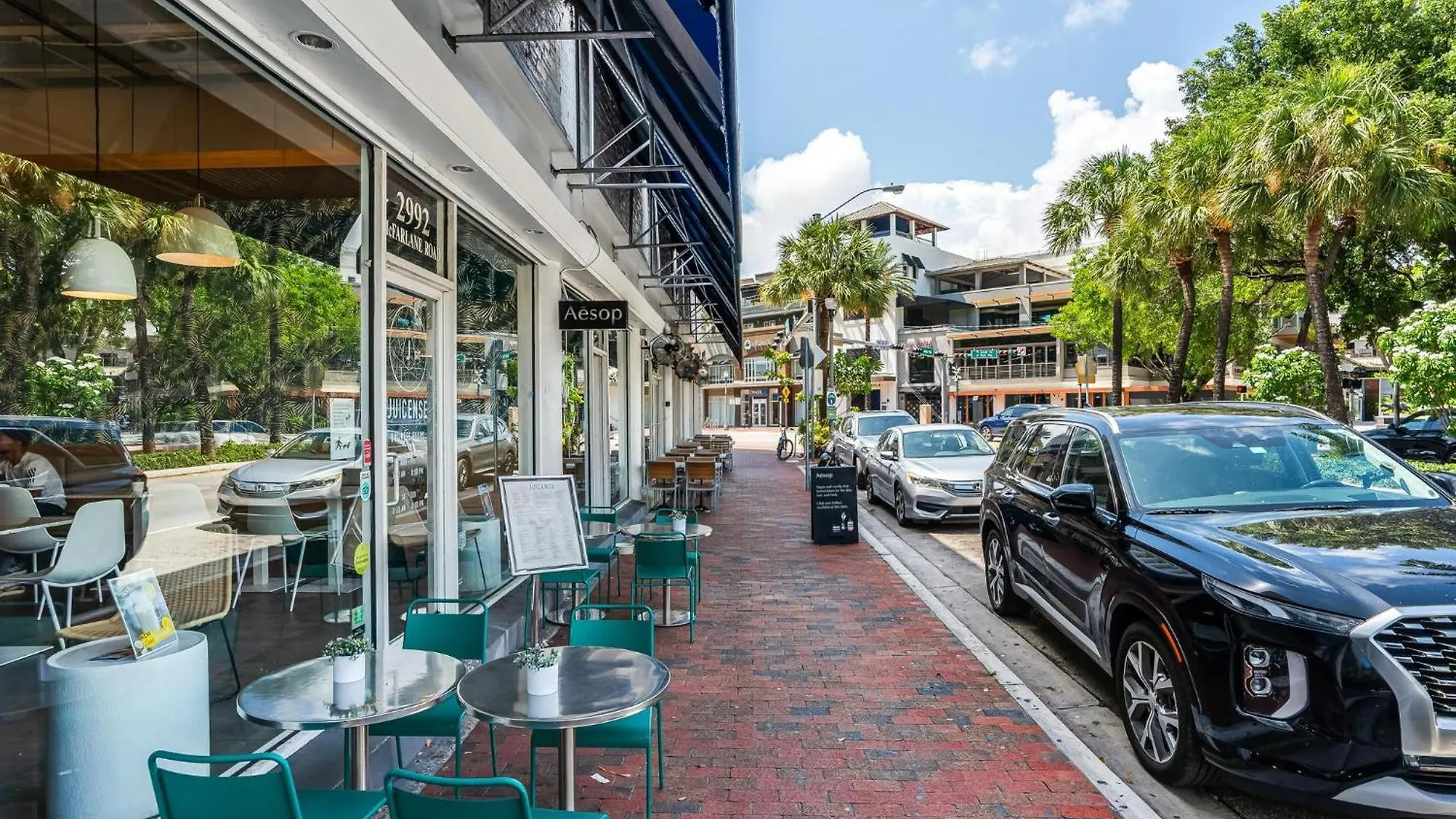 Apartment Breathtaking Direct Bay Views 2 Bedroom With Parking *