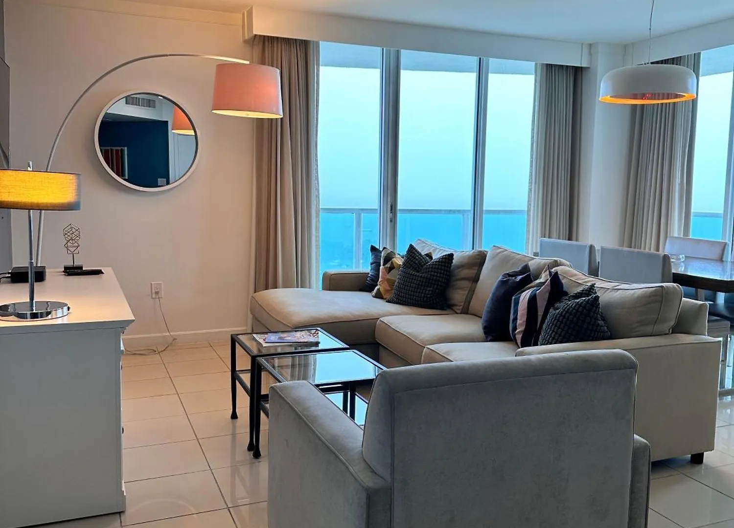 Apartment Breathtaking Direct Bay Views 2 Bedroom With Parking