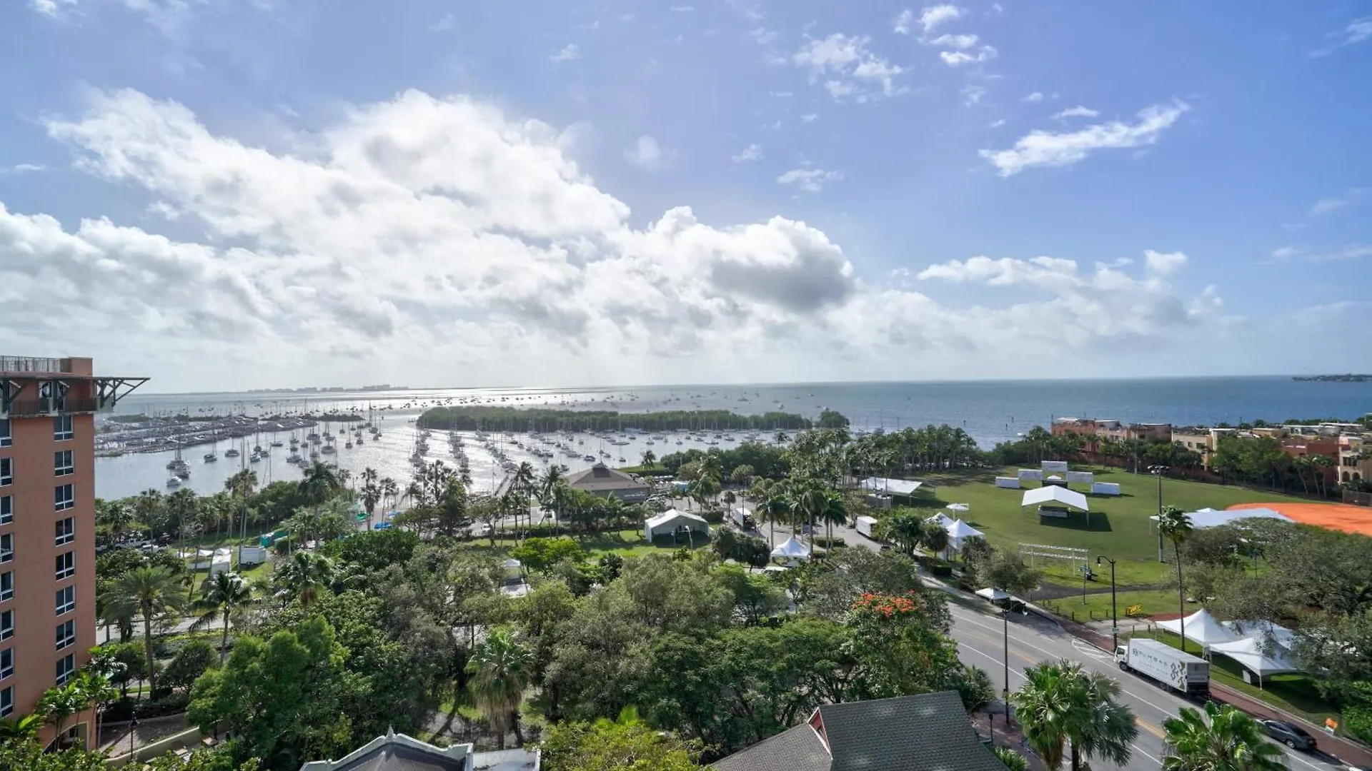 Apartment Breathtaking Direct Bay Views 2 Bedroom With Parking