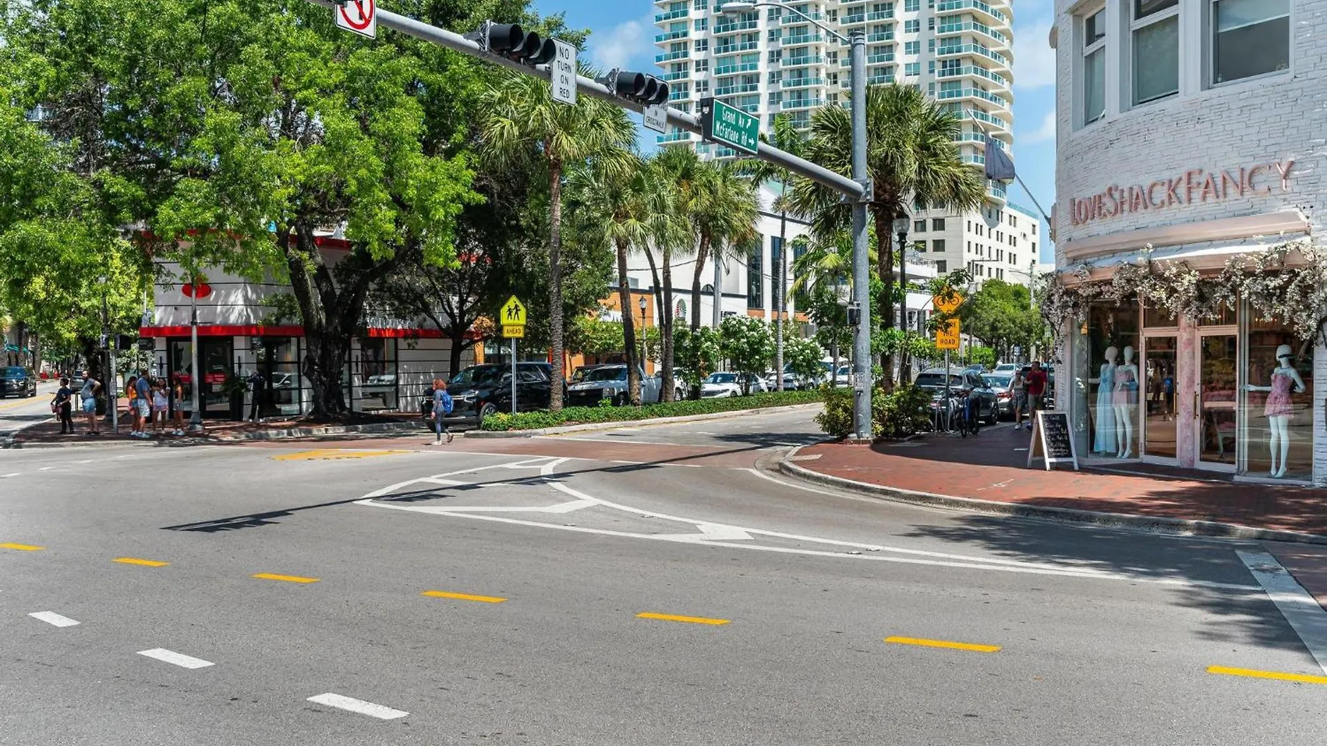Breathtaking Direct Bay Views 2 Bedroom With Parking *