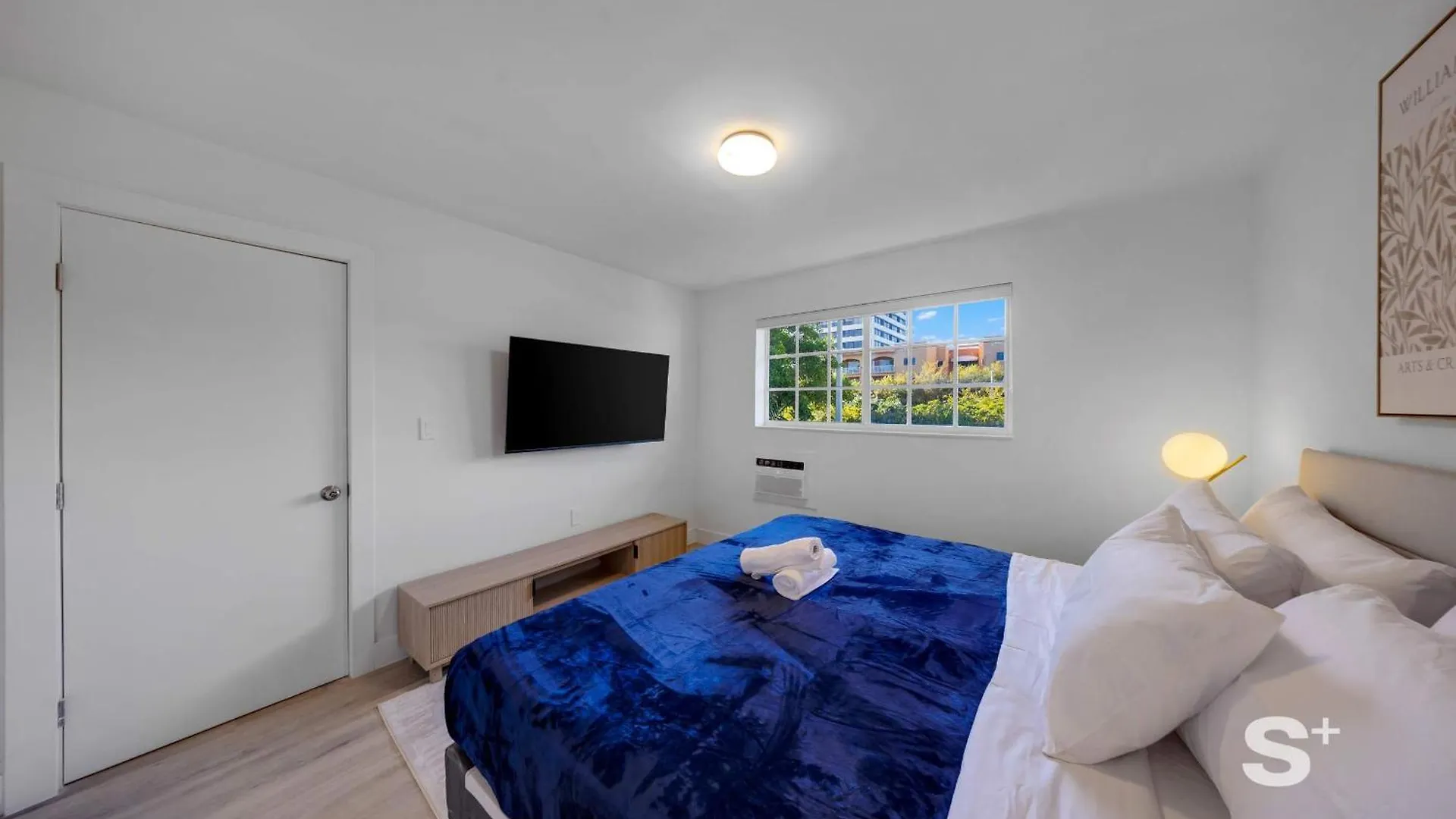 Modern 1-br In *