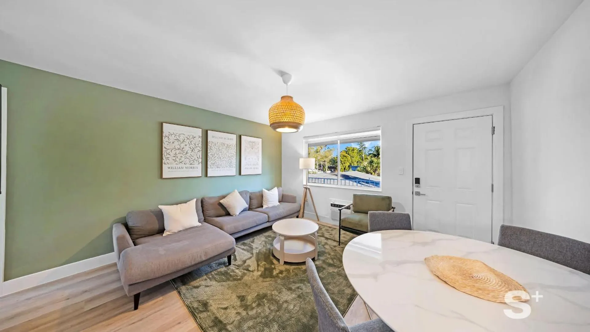Modern 1-br In *