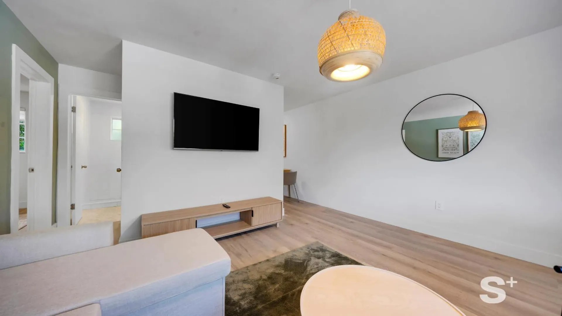Apartment Modern 1-br With Sleek Style