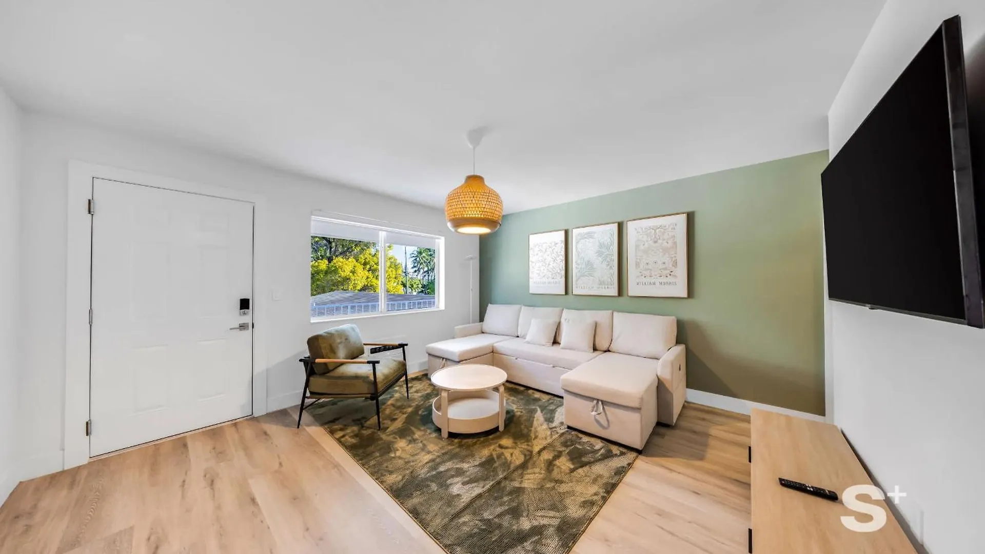 Modern 1-br With Sleek Style